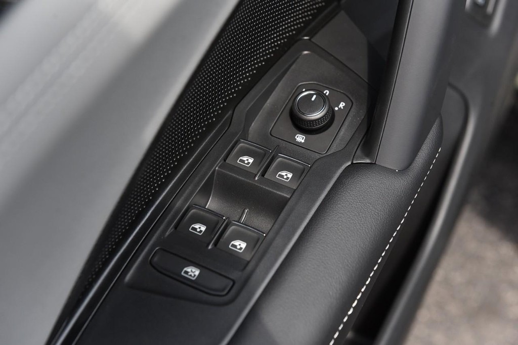 Volkswagen Tiguan Vehicle Full-screen Gallery Image 8