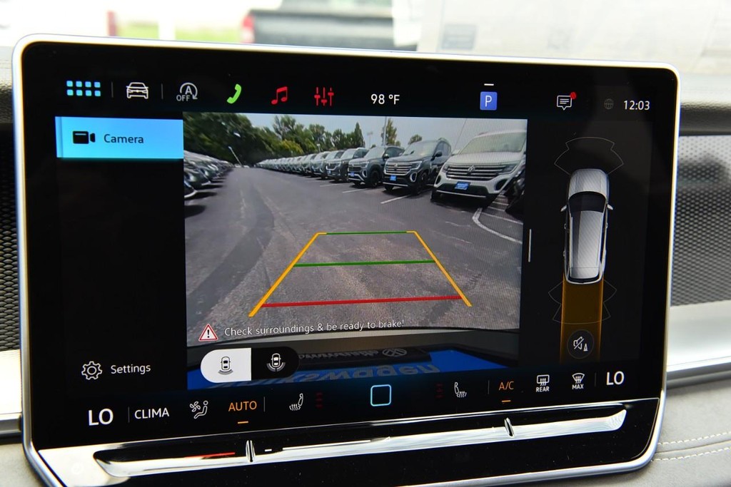 Volkswagen Tiguan Vehicle Full-screen Gallery Image 13