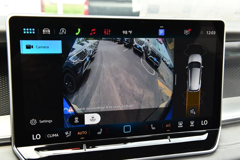 Volkswagen Tiguan Vehicle Full-screen Gallery Image 14