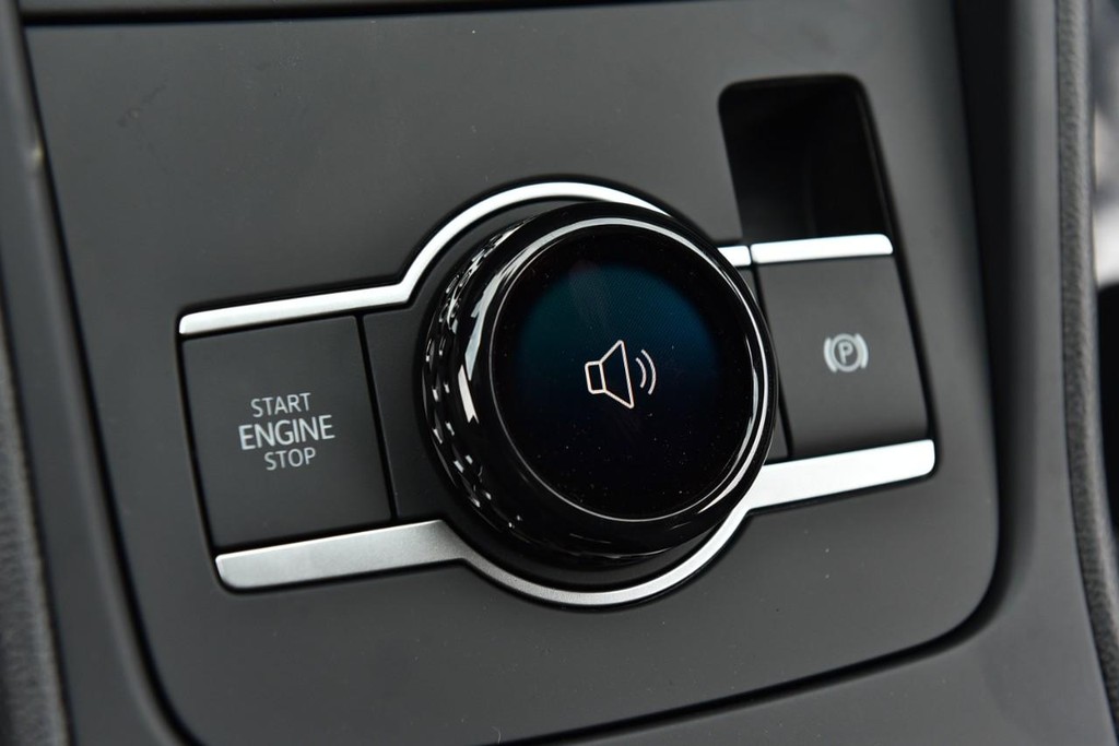 Volkswagen Tiguan Vehicle Full-screen Gallery Image 17