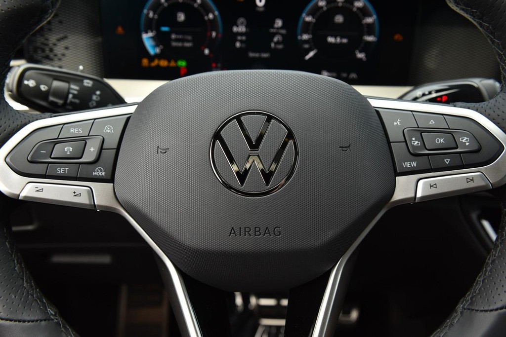 Volkswagen Tiguan Vehicle Full-screen Gallery Image 18