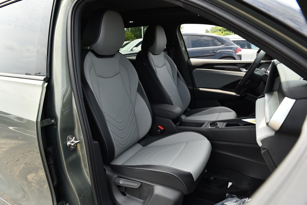 Volkswagen Tiguan Vehicle Full-screen Gallery Image 20