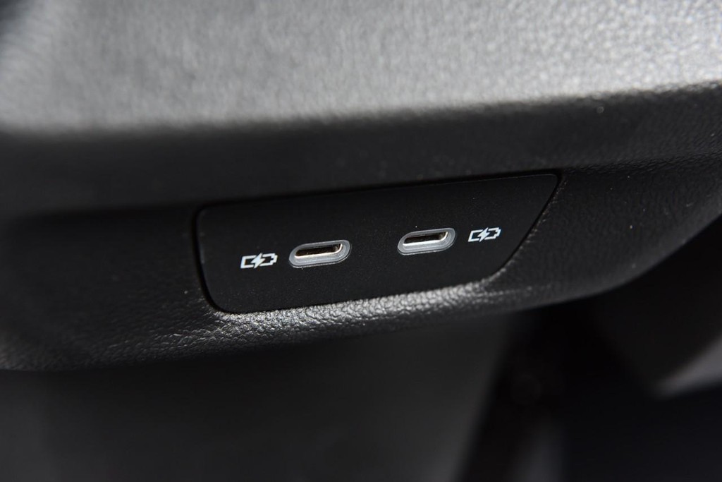 Volkswagen Tiguan Vehicle Full-screen Gallery Image 24
