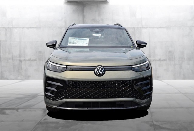 Volkswagen Tiguan Vehicle Image 04
