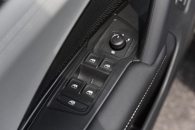 Volkswagen Tiguan Vehicle Image 08