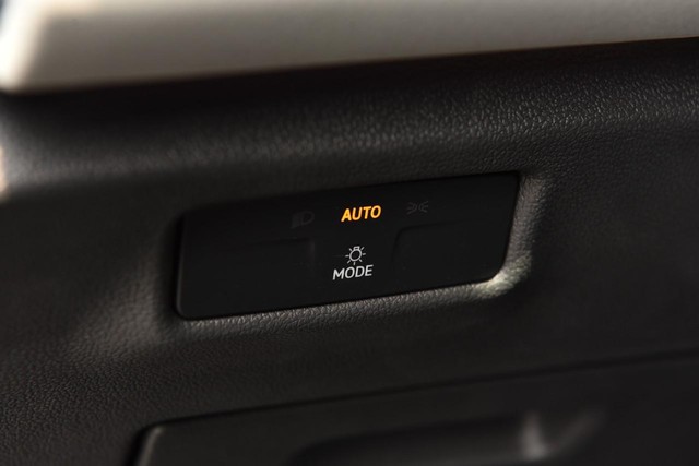 Volkswagen Tiguan Vehicle Image 11