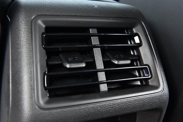 Volkswagen Tiguan Vehicle Image 23