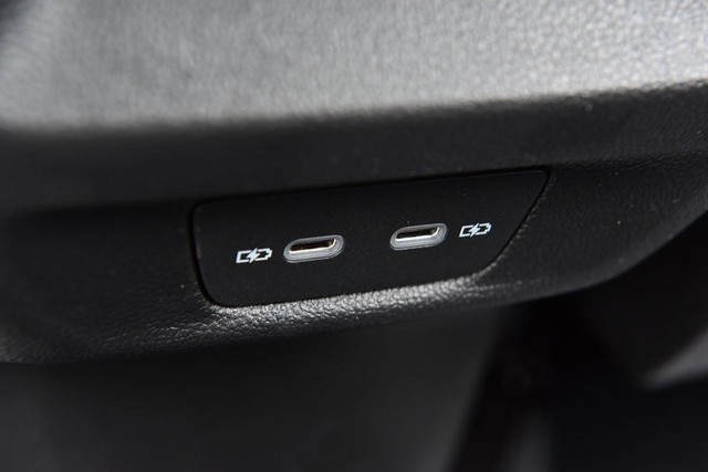 Volkswagen Tiguan Vehicle Image 24