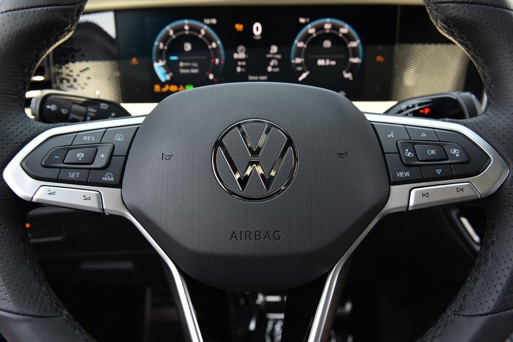 Volkswagen Tiguan Vehicle Full-screen Gallery Image 18