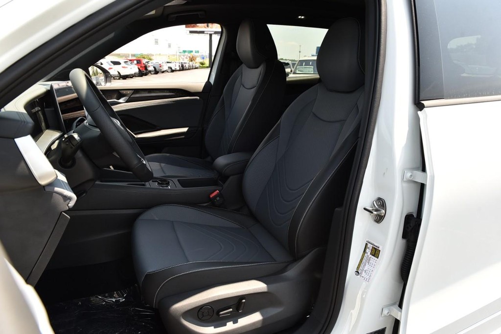Volkswagen Tiguan Vehicle Full-screen Gallery Image 19