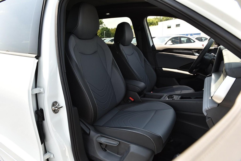 Volkswagen Tiguan Vehicle Full-screen Gallery Image 20