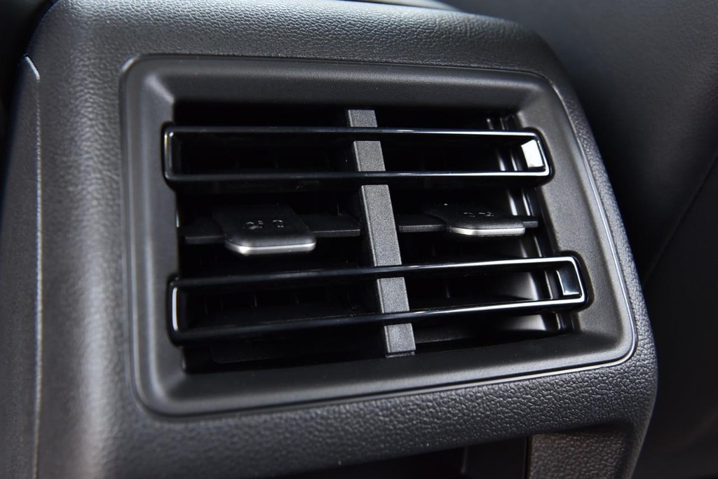 Volkswagen Tiguan Vehicle Full-screen Gallery Image 23