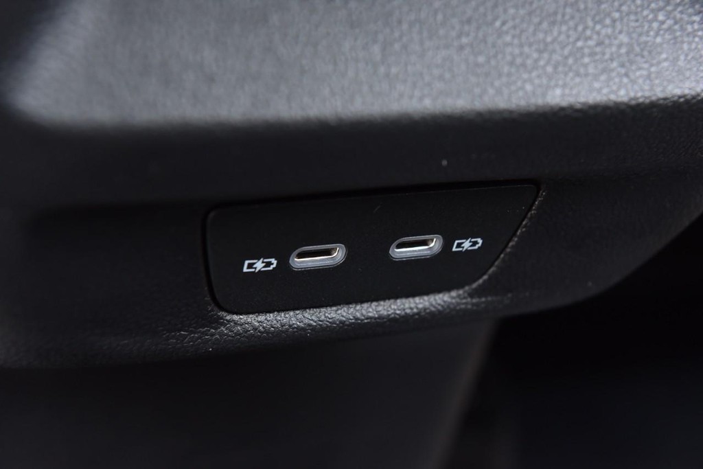 Volkswagen Tiguan Vehicle Full-screen Gallery Image 24
