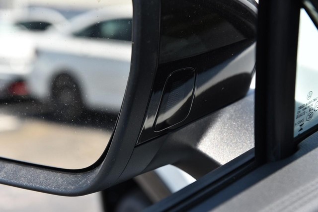 Volkswagen Tiguan Vehicle Image 10