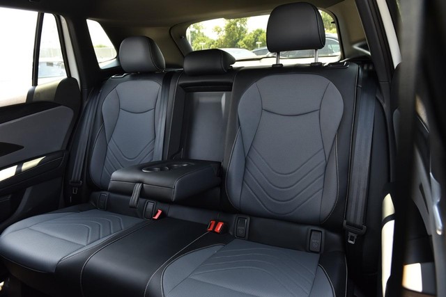 Volkswagen Tiguan Vehicle Image 22