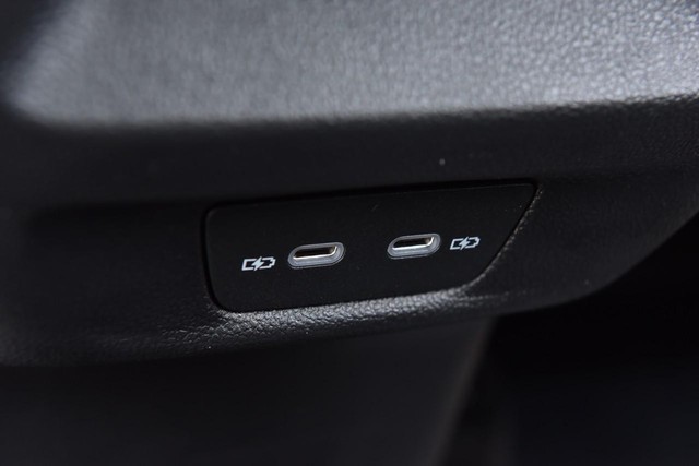 Volkswagen Tiguan Vehicle Image 24