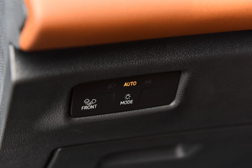 Volkswagen Tiguan Vehicle Full-screen Gallery Image 11