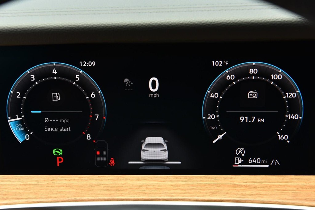 Volkswagen Tiguan Vehicle Full-screen Gallery Image 12