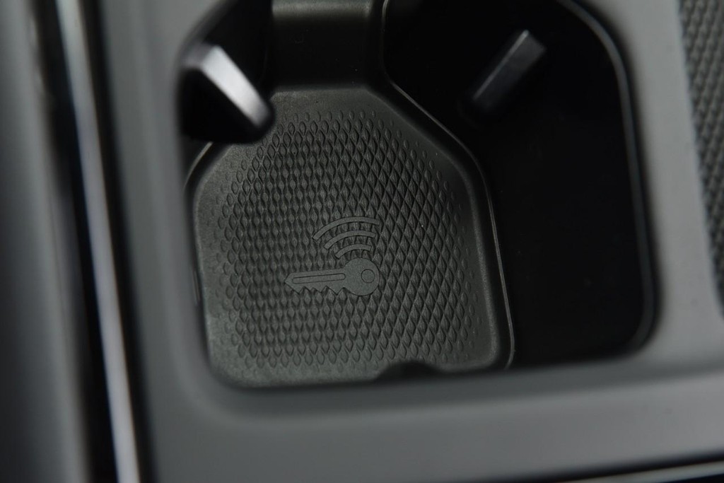 Volkswagen Tiguan Vehicle Full-screen Gallery Image 16