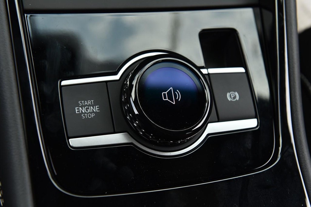 Volkswagen Tiguan Vehicle Full-screen Gallery Image 17
