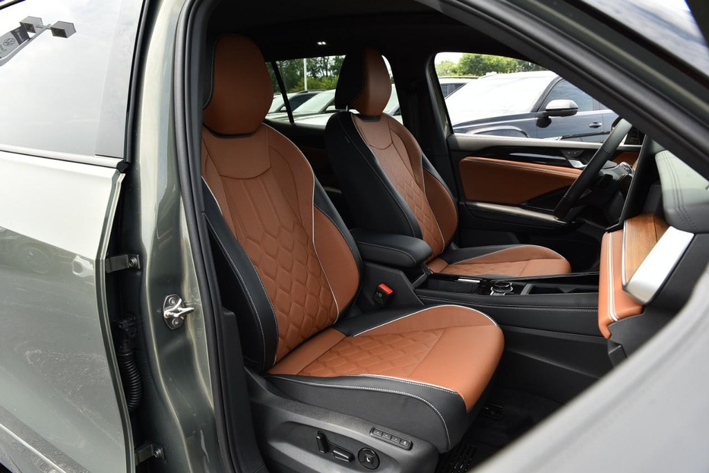 Volkswagen Tiguan Vehicle Full-screen Gallery Image 20