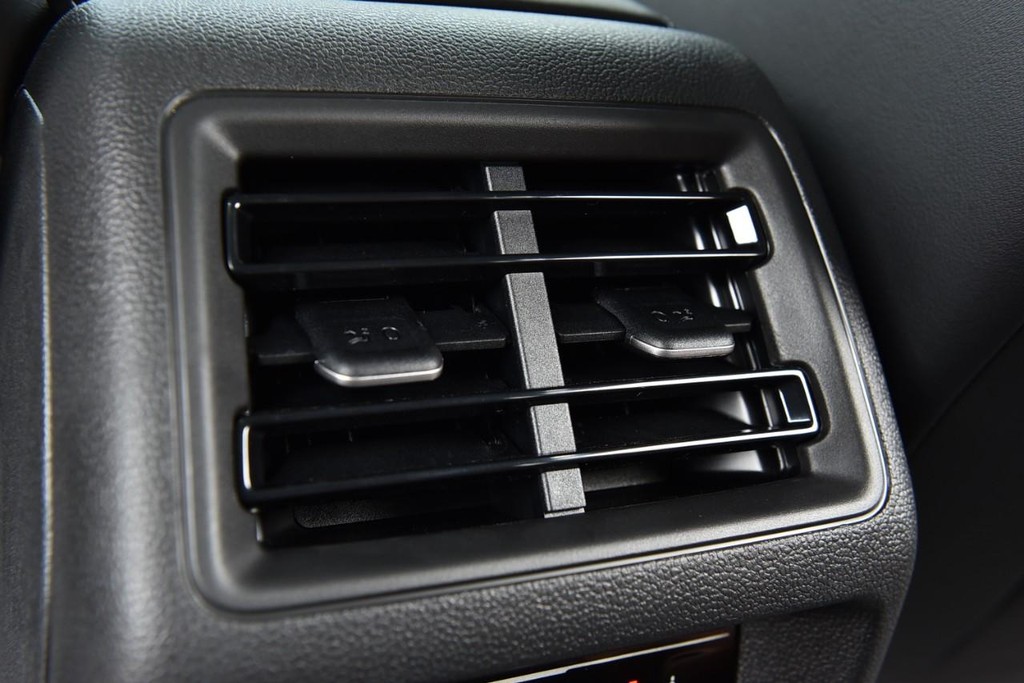 Volkswagen Tiguan Vehicle Full-screen Gallery Image 23