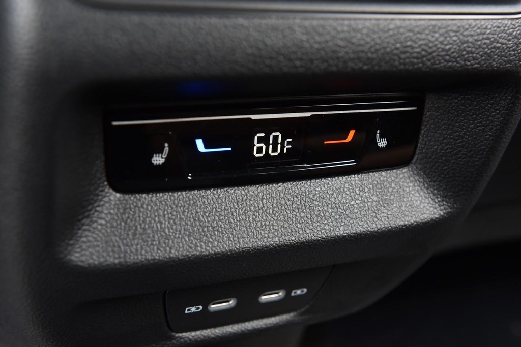 Volkswagen Tiguan Vehicle Full-screen Gallery Image 24