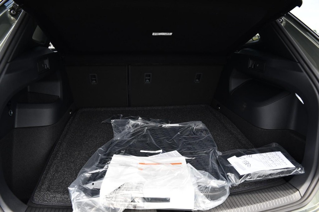 Volkswagen Tiguan Vehicle Full-screen Gallery Image 25