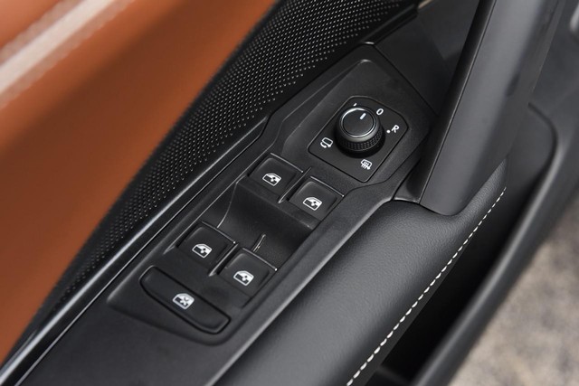 Volkswagen Tiguan Vehicle Image 08