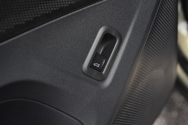 Volkswagen Tiguan Vehicle Image 09