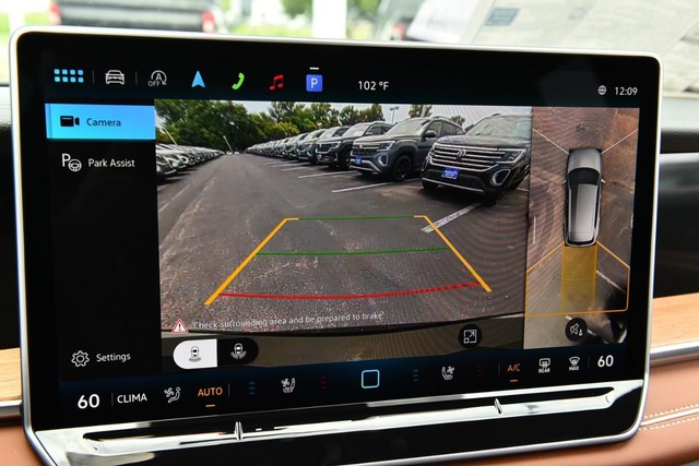 Volkswagen Tiguan Vehicle Image 13