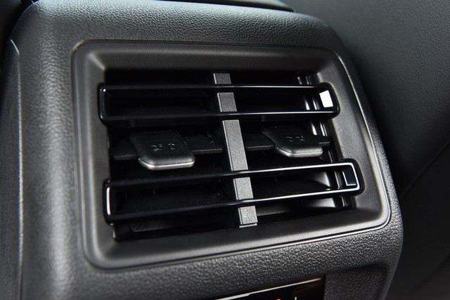 Volkswagen Tiguan Vehicle Image 23