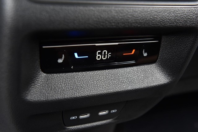 Volkswagen Tiguan Vehicle Image 24