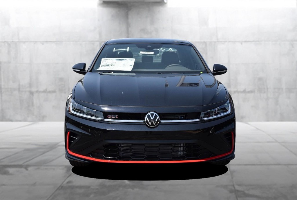Volkswagen Jetta GLI Vehicle Full-screen Gallery Image 4