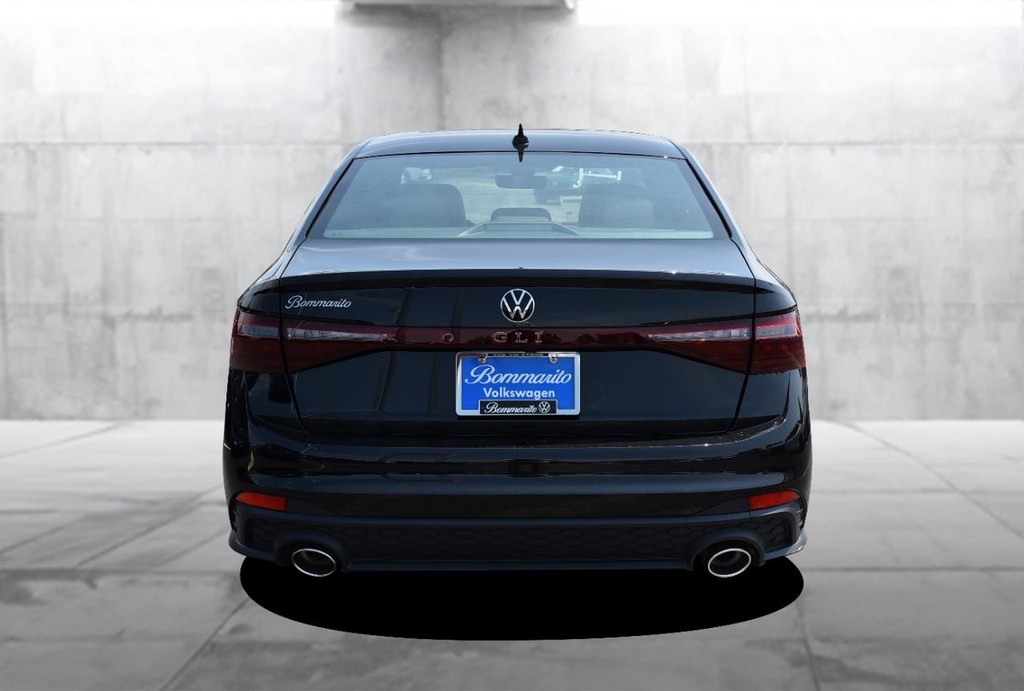Volkswagen Jetta GLI Vehicle Full-screen Gallery Image 6
