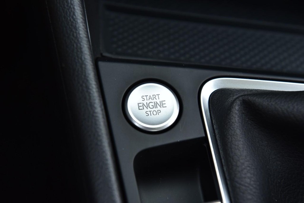 Volkswagen Jetta GLI Vehicle Full-screen Gallery Image 17
