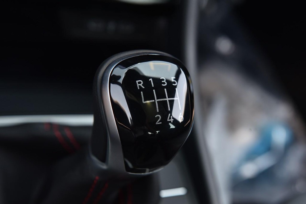 Volkswagen Jetta GLI Vehicle Full-screen Gallery Image 18
