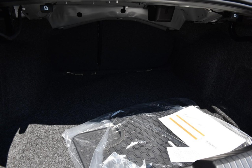 Volkswagen Jetta GLI Vehicle Full-screen Gallery Image 24