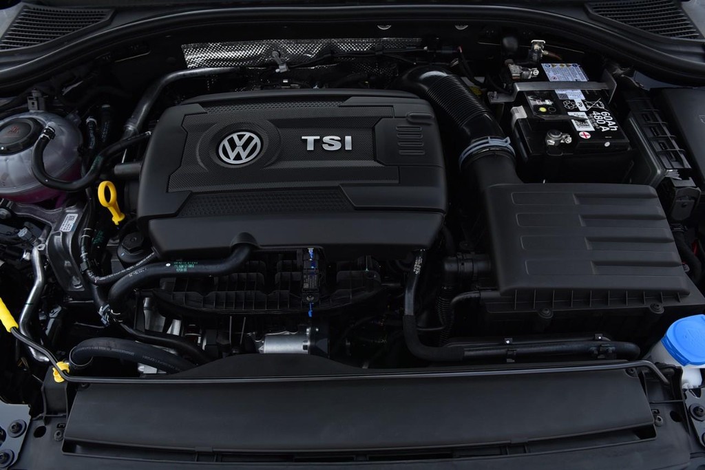 Volkswagen Jetta GLI Vehicle Full-screen Gallery Image 25