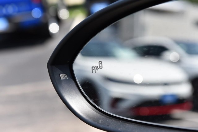 Volkswagen Jetta GLI Vehicle Image 10