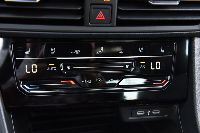 Volkswagen Jetta GLI Vehicle Image 15