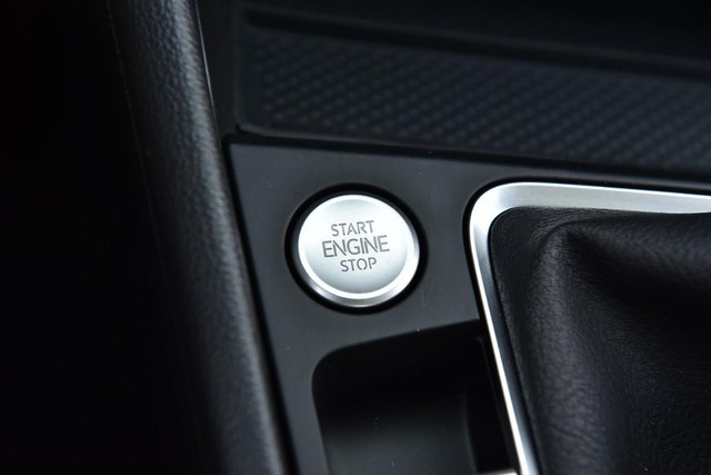 Volkswagen Jetta GLI Vehicle Image 17