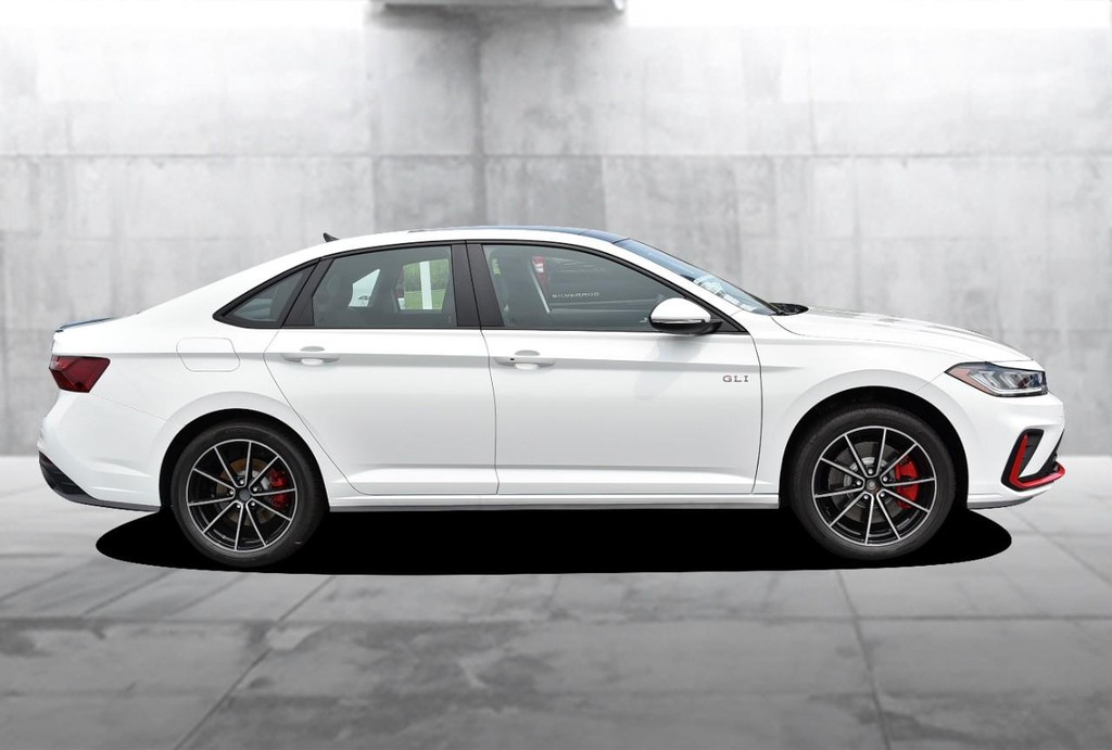 Volkswagen Jetta GLI Vehicle Full-screen Gallery Image 5