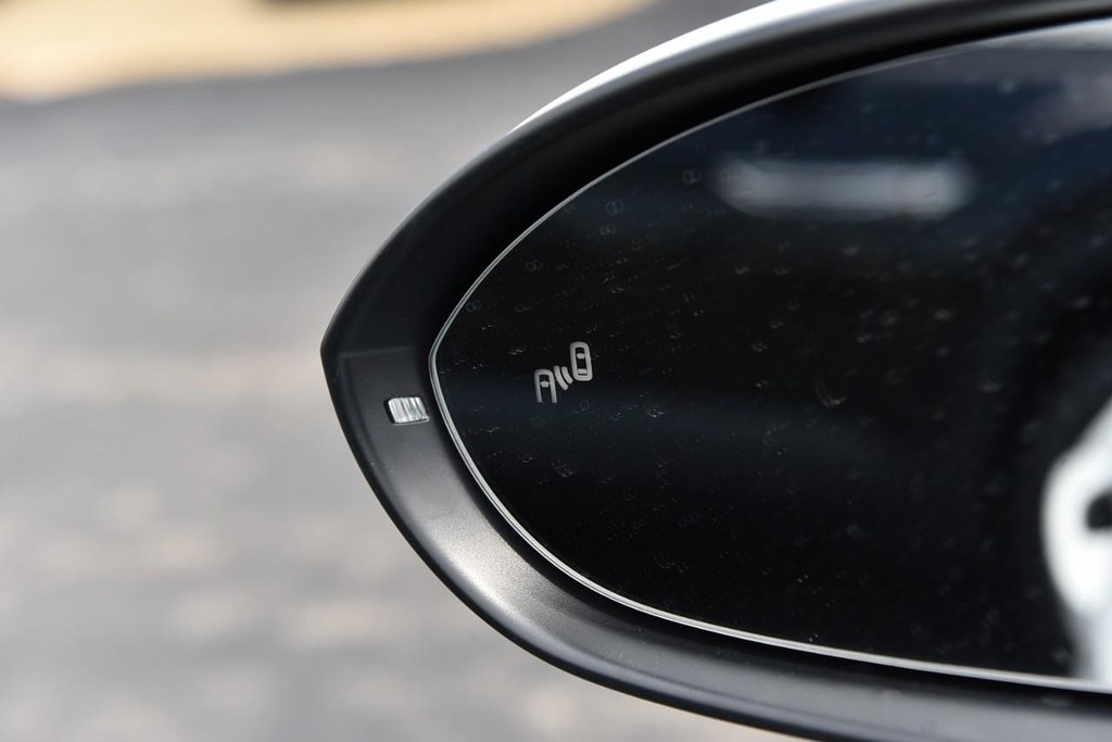Volkswagen Jetta GLI Vehicle Full-screen Gallery Image 10