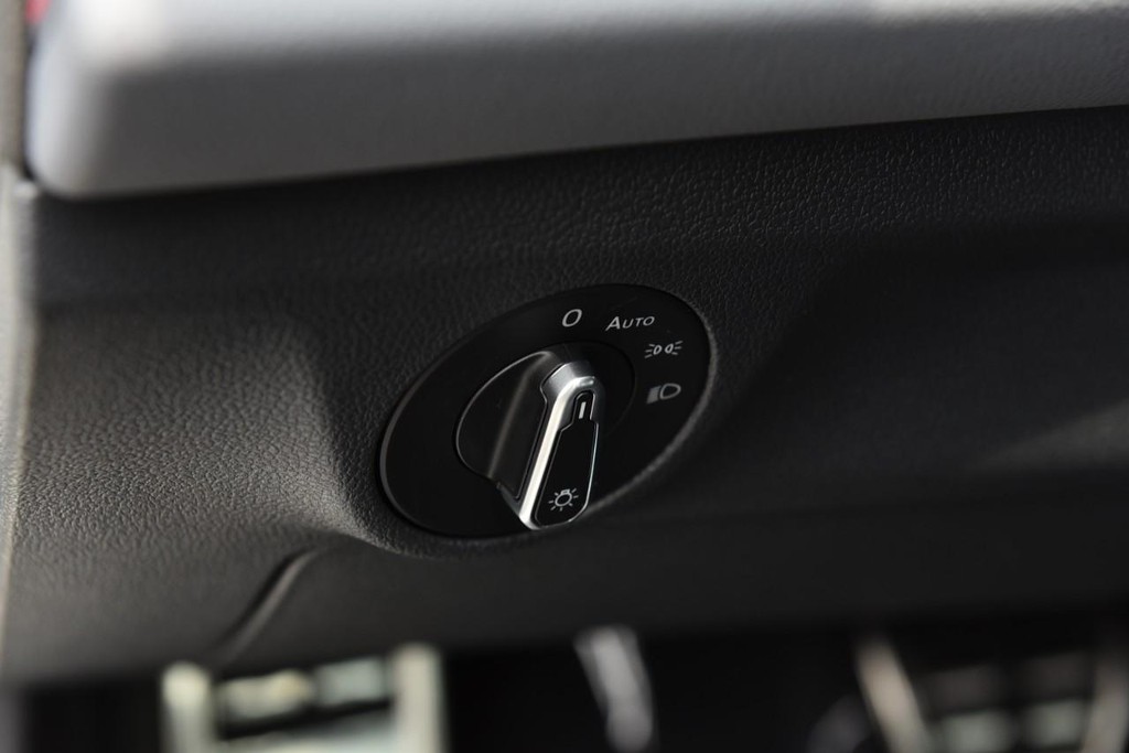 Volkswagen Jetta GLI Vehicle Full-screen Gallery Image 11