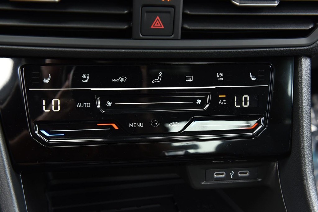 Volkswagen Jetta GLI Vehicle Full-screen Gallery Image 15