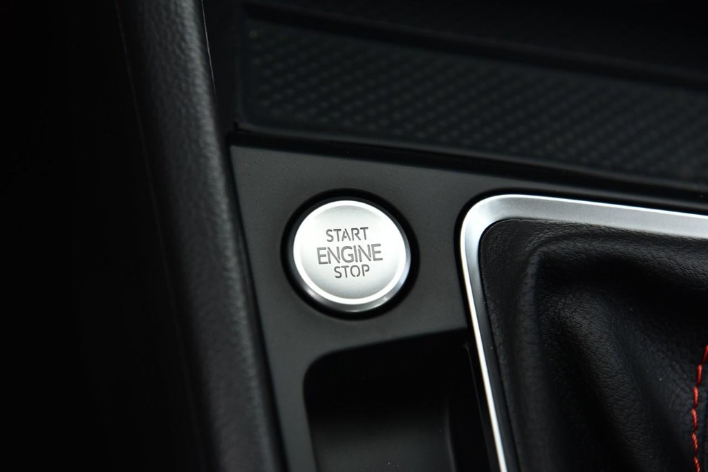 Volkswagen Jetta GLI Vehicle Full-screen Gallery Image 17