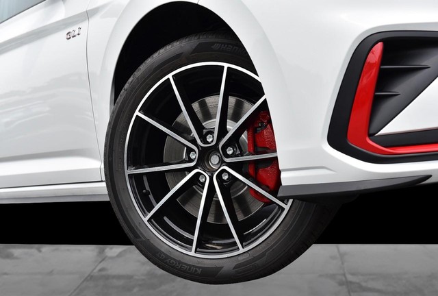 Volkswagen Jetta GLI Vehicle Image 03