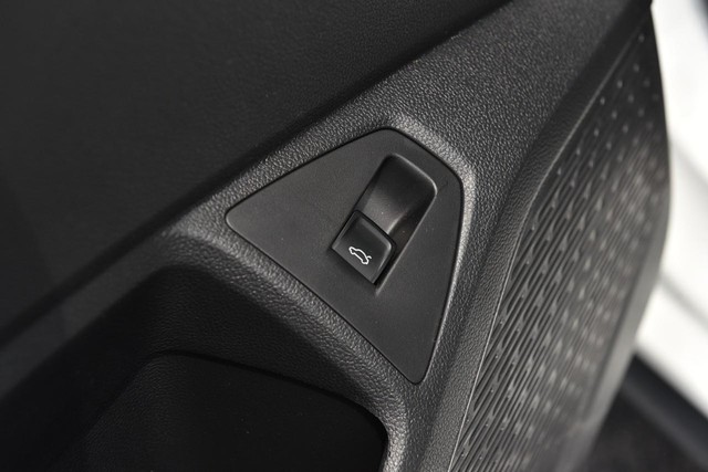 Volkswagen Jetta GLI Vehicle Image 09