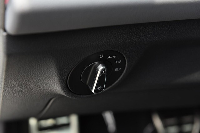 Volkswagen Jetta GLI Vehicle Image 11